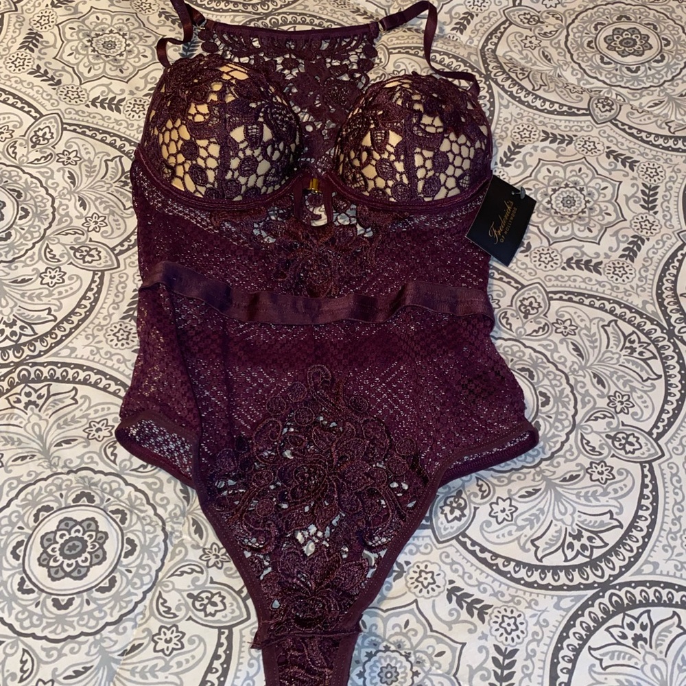 Fredrick of Hollywood Lace Bodysuit in Deep Burgundy size M new white tags.